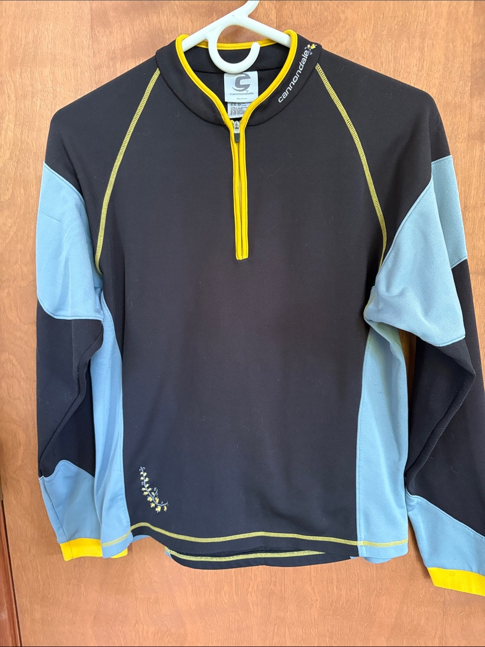 Cannondale Women’s Cycling Jersey. Quarter Zip. Size Medium.